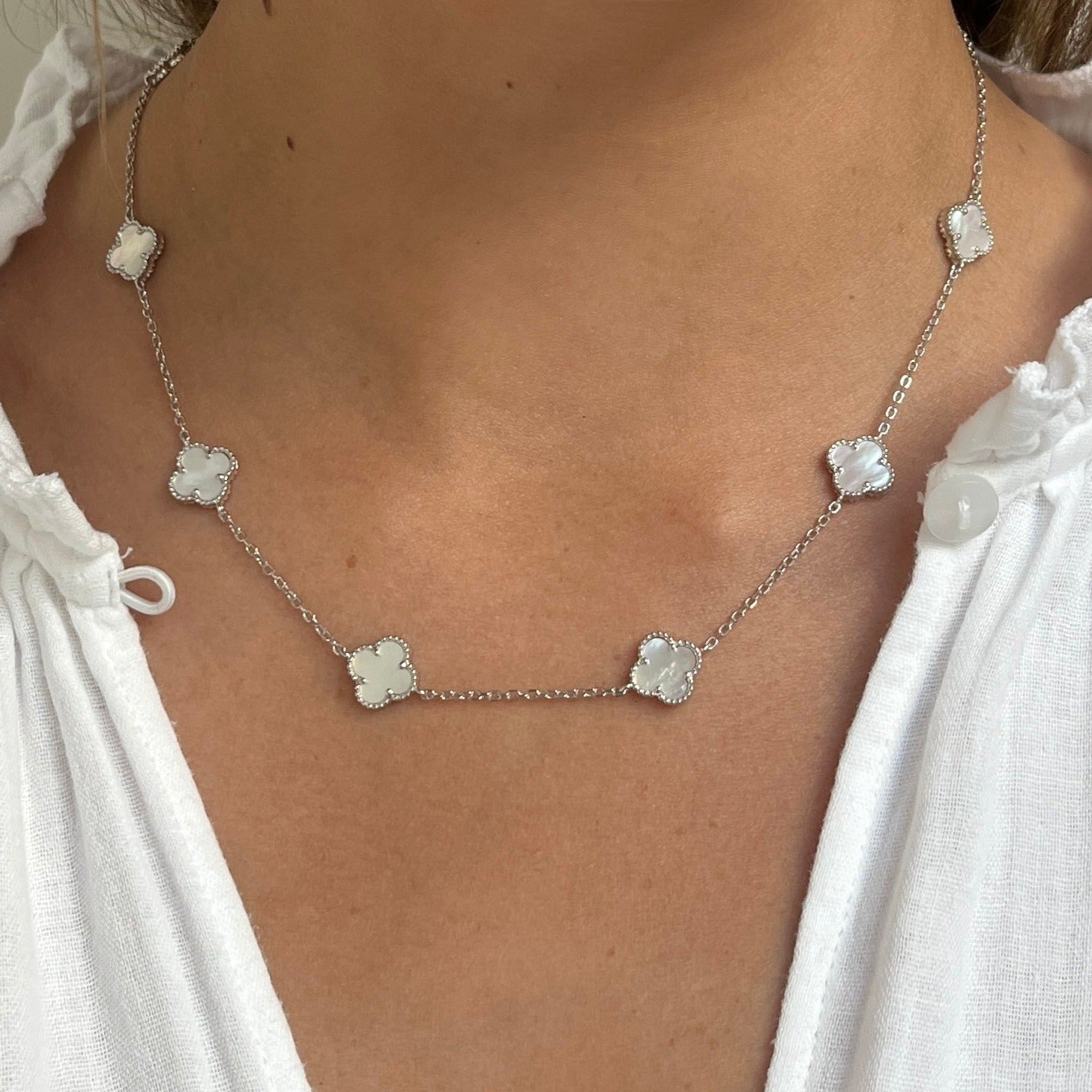 Clover Necklace with Mother of Pearl (Short) (Rose Gold)