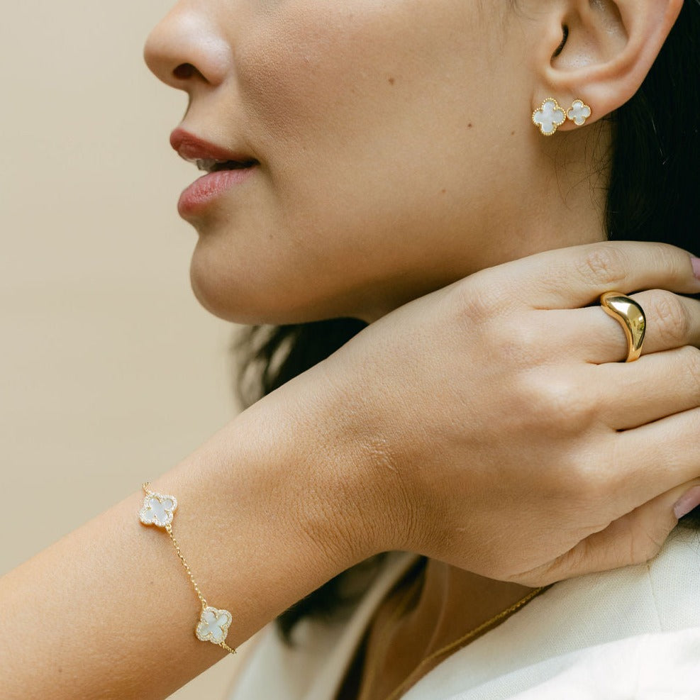 Clover Statement Stud Earring with Mother of Pearl (Gold) (Large)