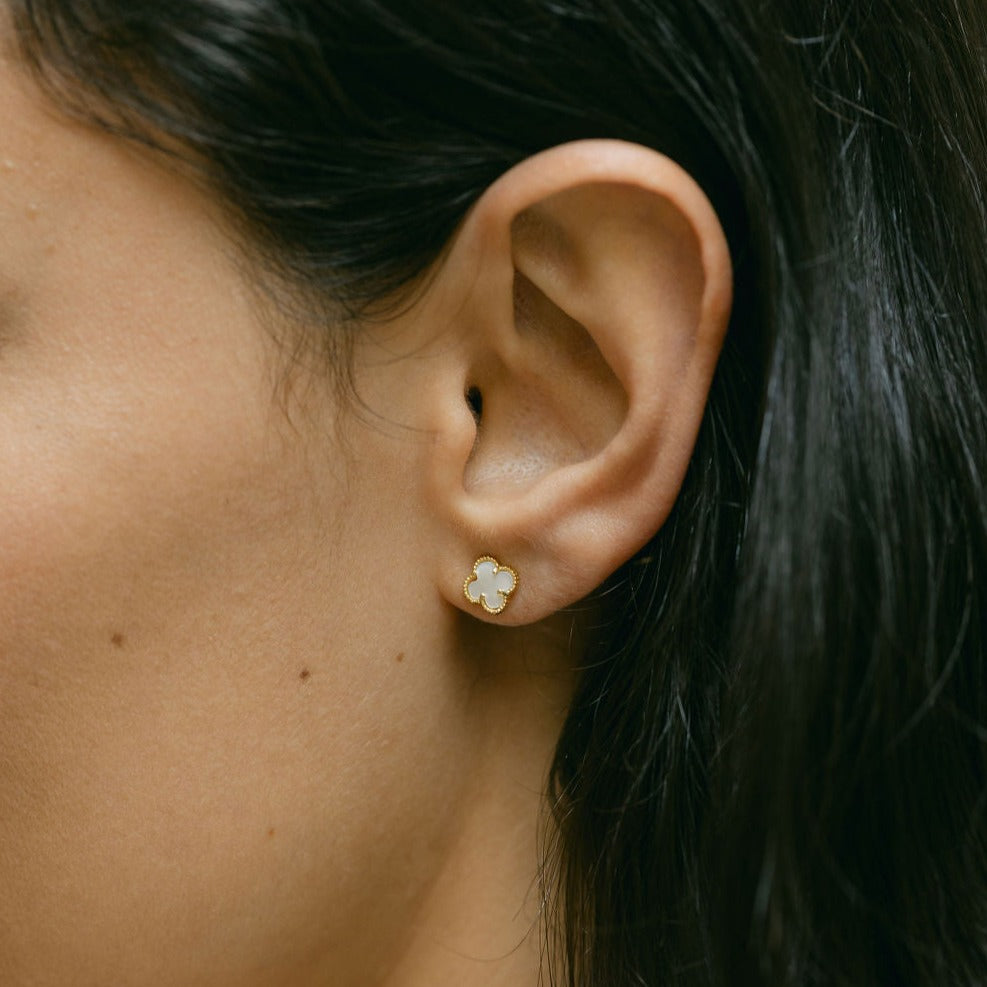 Clover Statement Stud Earring with Mother of Pearl (Gold) (Medium)