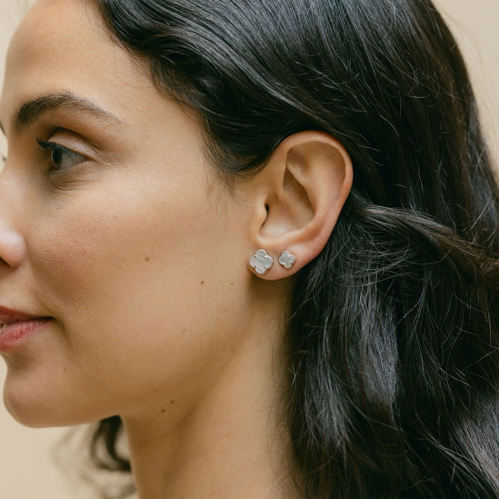 Clover Statement Stud Earring with Mother of Pearl (Silver) (Medium)