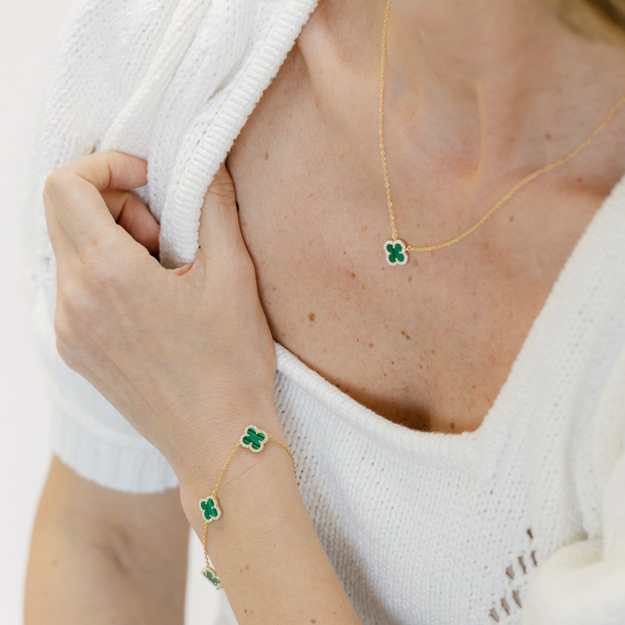 Clover Necklace with Malachite and Cubic Zirconia (Gold)