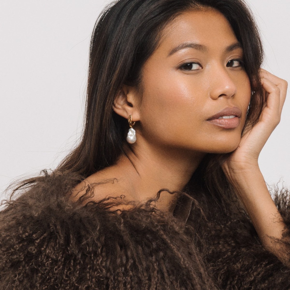 Baroque Pearl Wave Gold Hoop Earrings - Lulu B London - Timeless Jewellery