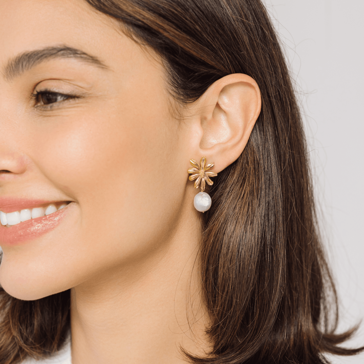 Daisy Flower and Pearl Gold Stud Drop Earrings - Lulu B London - Timeless Jewellery