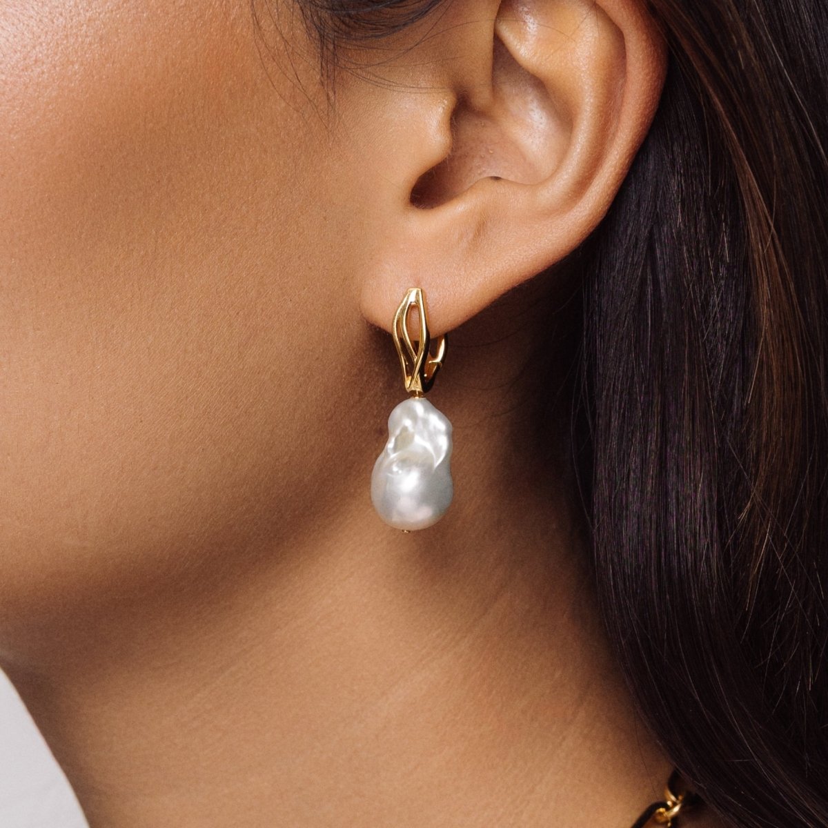 Baroque Pearl Wave Gold Hoop Earrings - Lulu B London - Timeless Jewellery