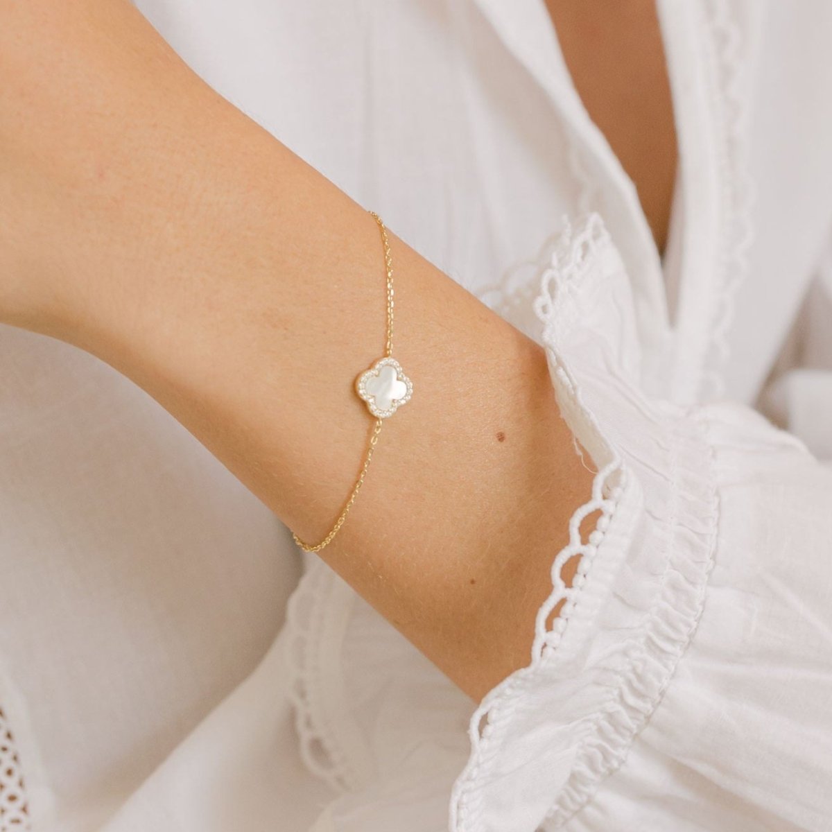 Clover Bracelet with Mother of Pearl and Cubic Zirconia (Gold) - Lulu B Jewellery