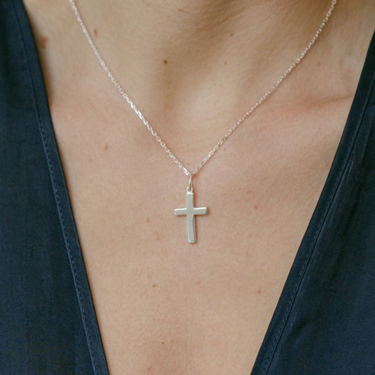 Medium Silver Cross Necklace (16 - 18" Chain) - Lulu B Jewellery